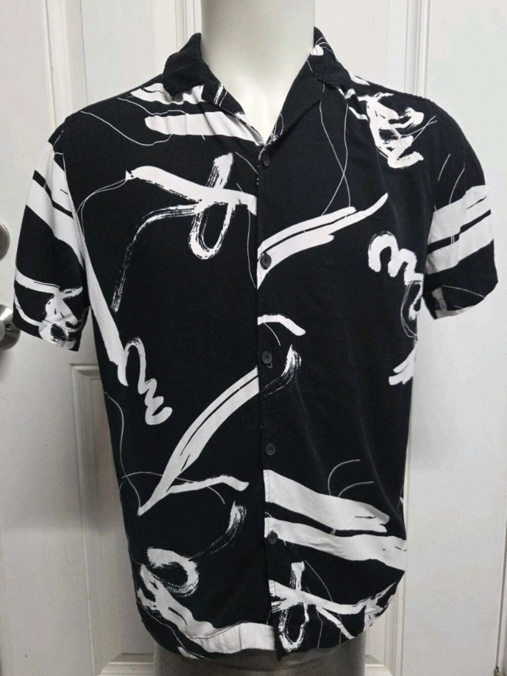 Level Ten Mens Shirt Size Small Black White Graffiti Scribbles